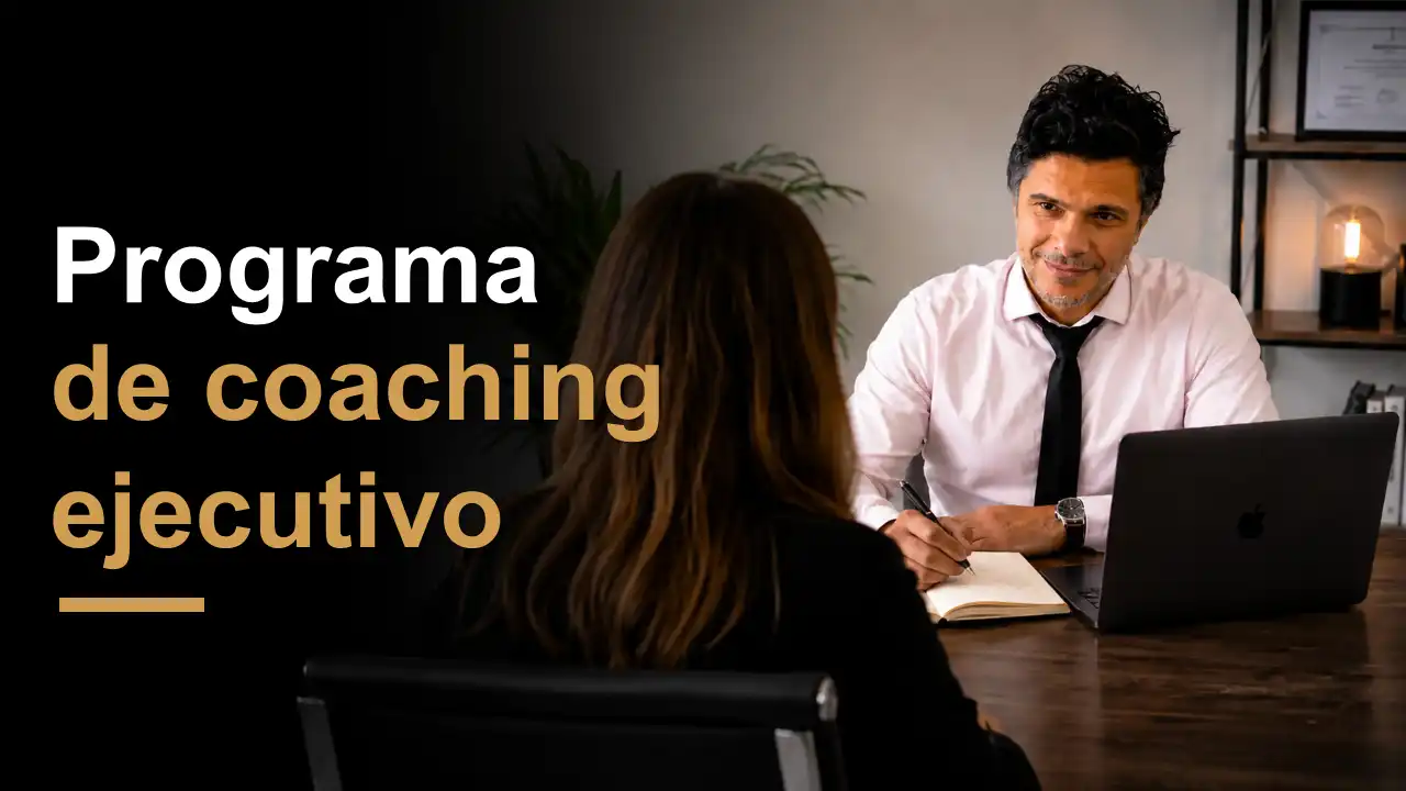 Darío Varona en un programa de coaching ejecutivo, acompañando a un profesional en el desarrollo de liderazgo, comunicación y toma de decisiones.