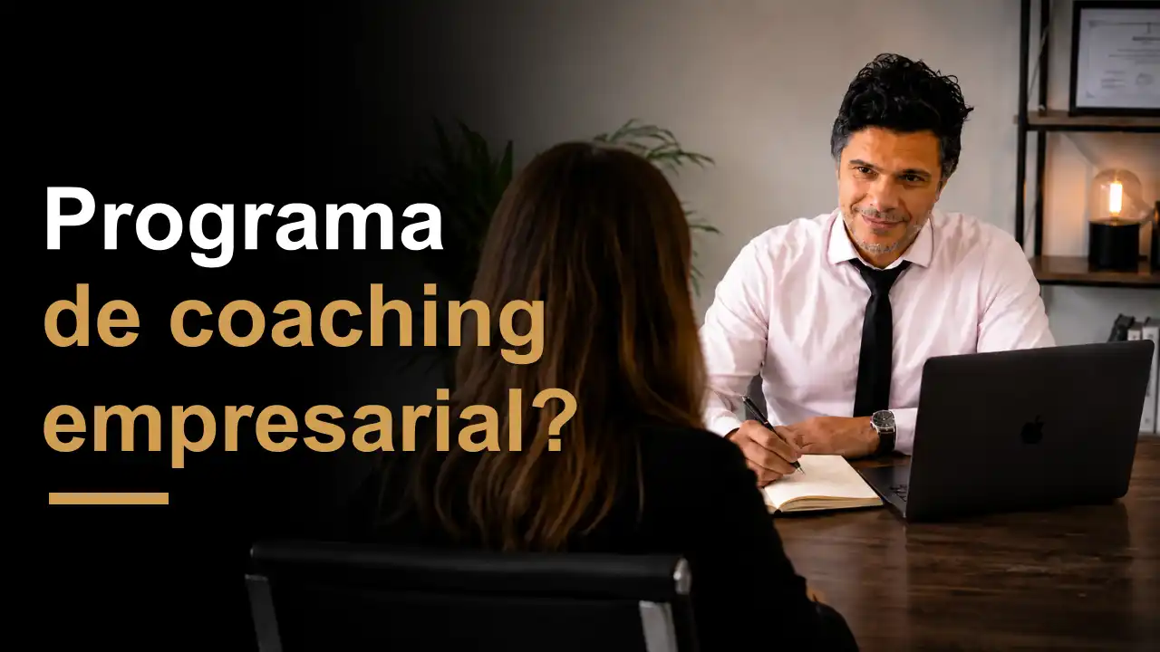 Darío Varona en un programa de coaching empresarial, trabajando liderazgo, comunicación y gestión de equipos en un contexto organizacional.
