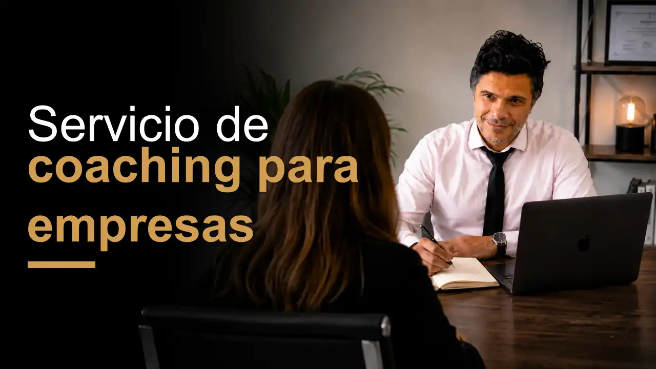 Darío Varona en una sesión de servicios de coaching para empresas, trabajando sobre liderazgo, comunicación y mejora de equipos en contextos organizacionales.
