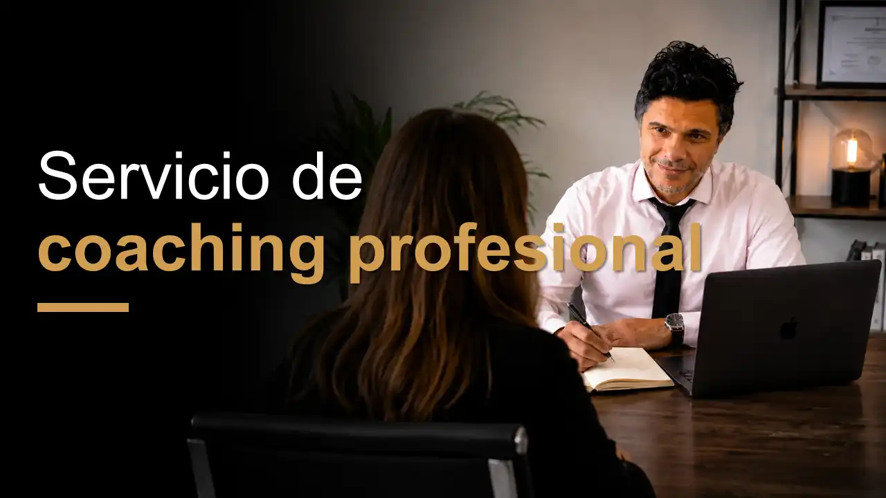 Darío Varona en una sesión de servicios de coaching profesional, acompañando a una persona en el desarrollo de habilidades de comunicación, liderazgo y desempeño laboral.