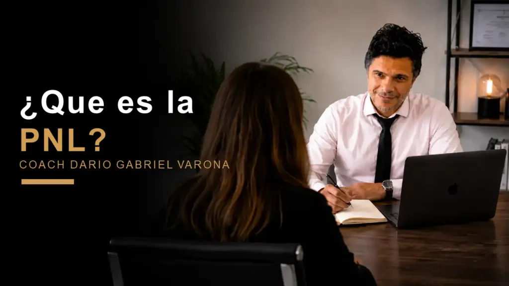 Coach Darío Varona explicando qué es la PNL y para qué sirve en comunicación, pensamiento y conducta.